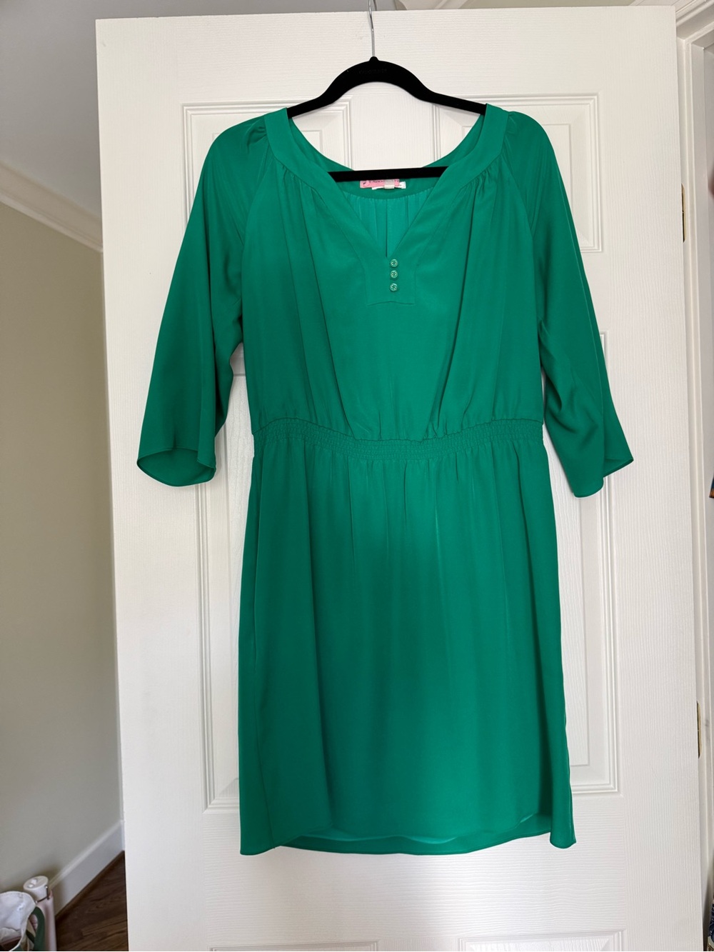Shoshanna Emerald Green Midi Dress with Scoop Neck